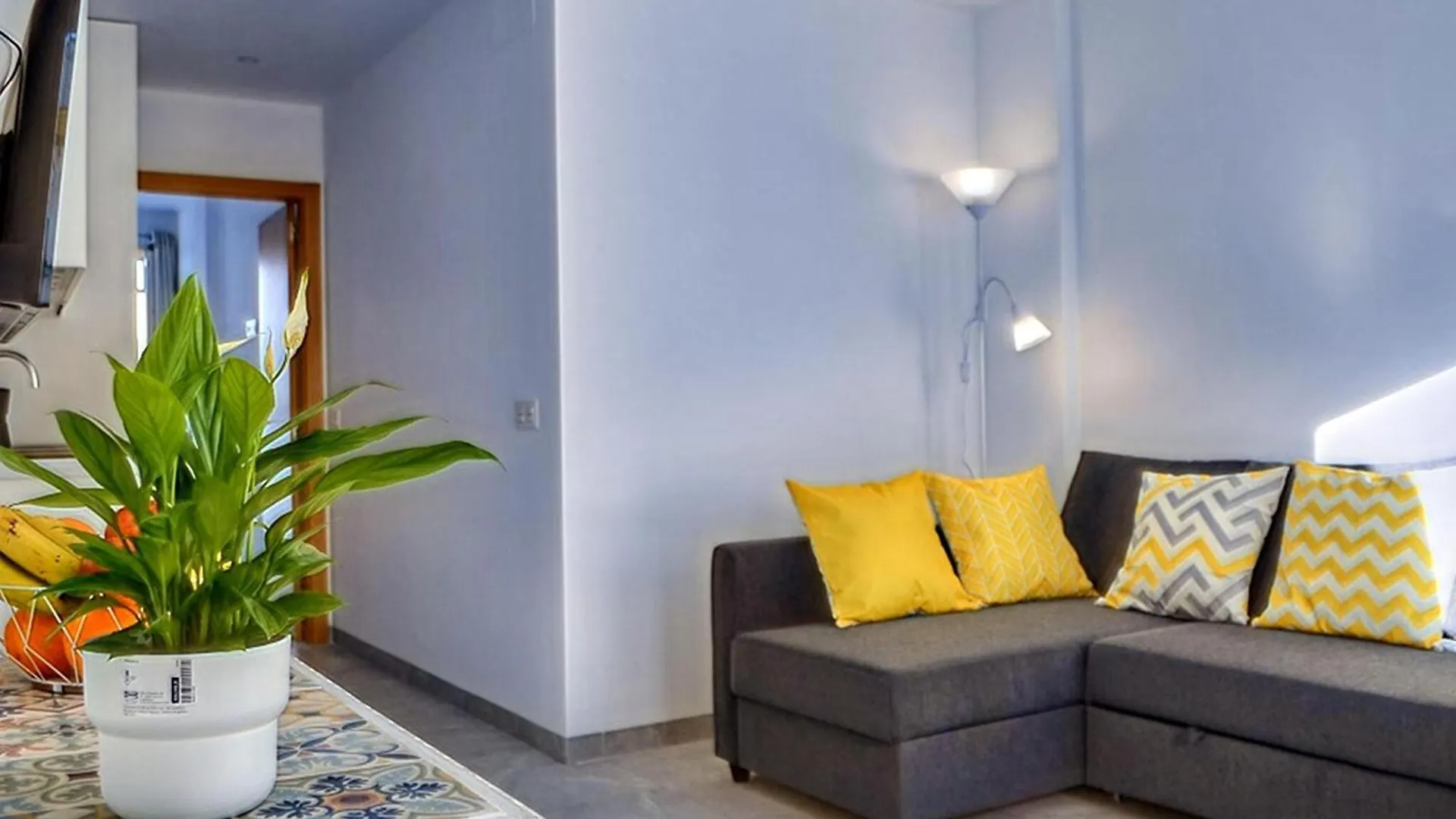 Inviting Apartment With Balcony 카디스