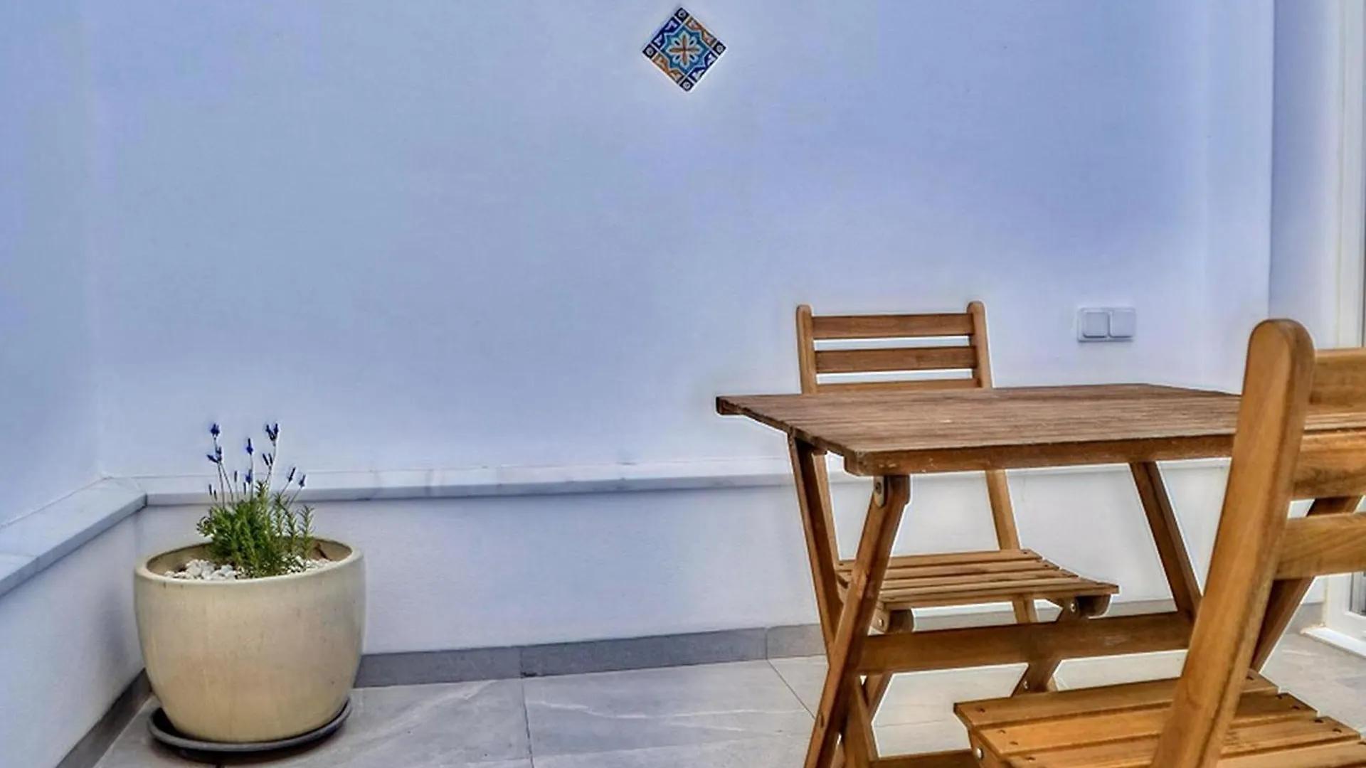 Inviting Apartment With Balcony 카디스 0*,  스페인