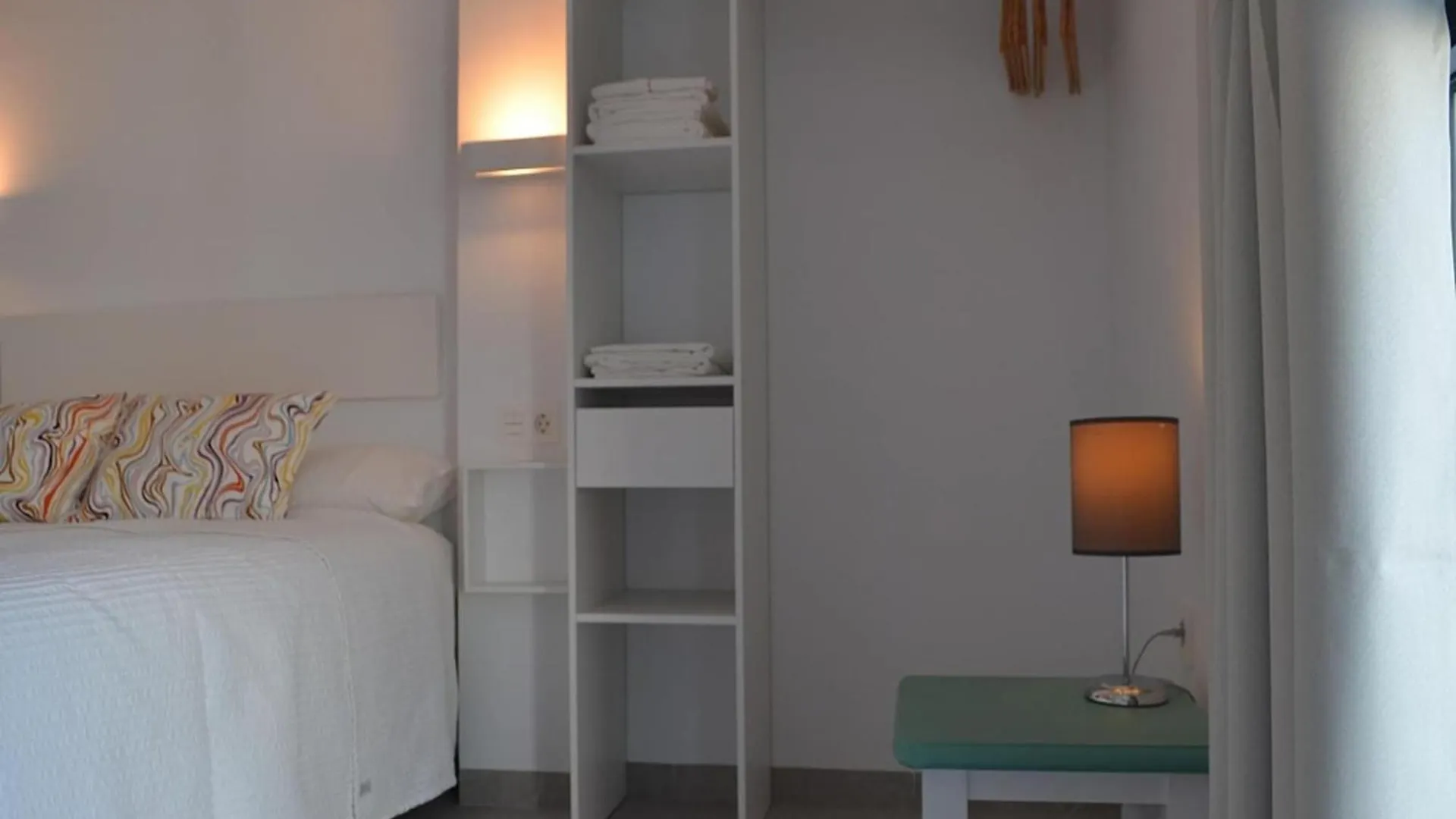 Inviting Apartment With Balcony 카디스