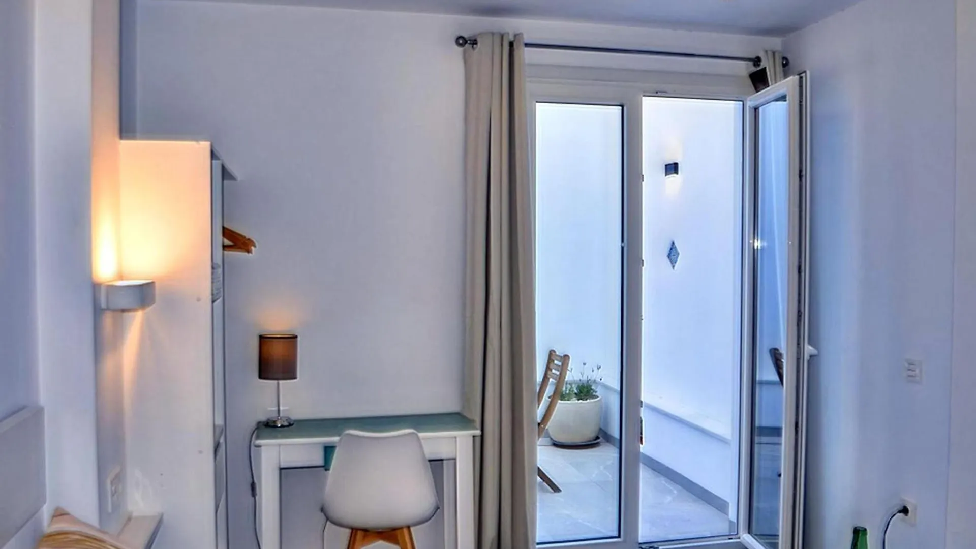 Inviting Apartment With Balcony Кадис