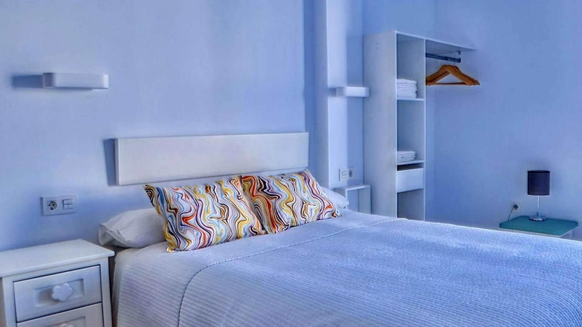 Inviting Apartment With Balcony Кадис