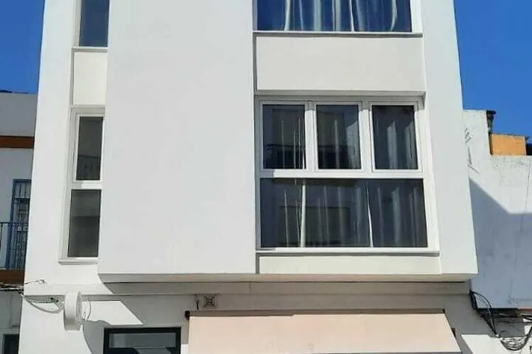 Inviting Apartment With Balcony Кадис